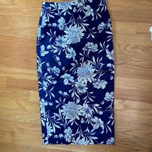 Zara stretch  pencil skirt - satin feel - size S